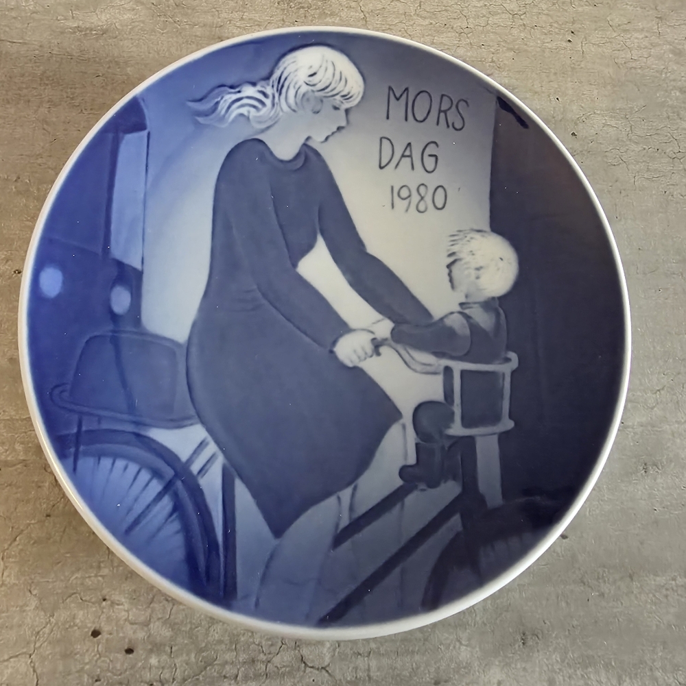 Royal Copenhagen/1980/ Mother's Day plate/Porcelain/blue and white